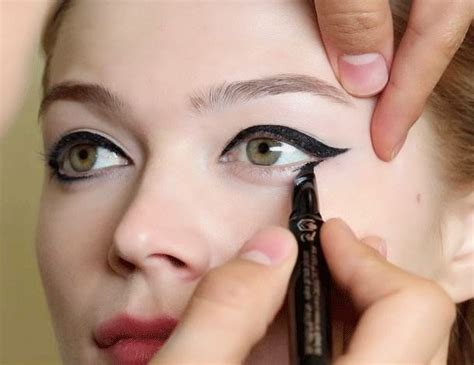 The ultimate eyeliner hack: fractional magic flick